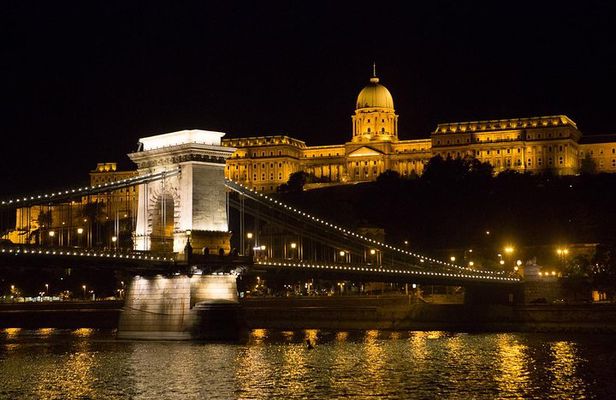Budapest Night Walking Tour with Danube River Cruise