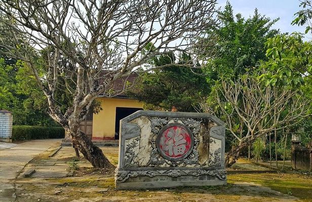 Hue Private tour to Thuy Bieu village 1 day