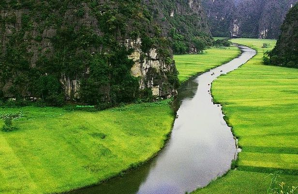 Hoa Lu -Trang An -Hang Mua Small Group Full day From Hanoi