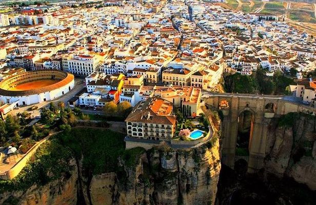 Ronda Historical Walking Tour with Bullring Entrance