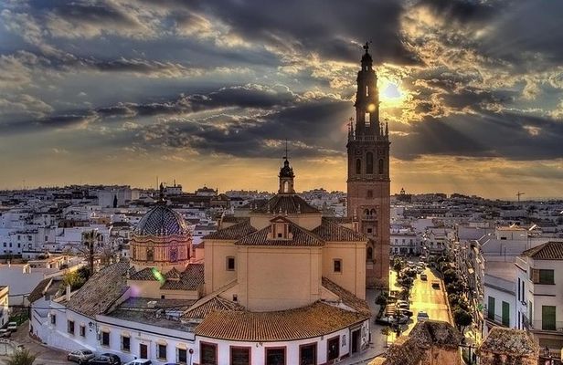 2-Hour Carmona Tour: Alcazar and Church of Santa Maria