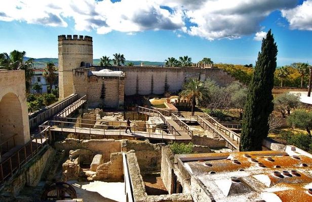 Jerez Walking Tour with Alcazar and Cathedral Entrance