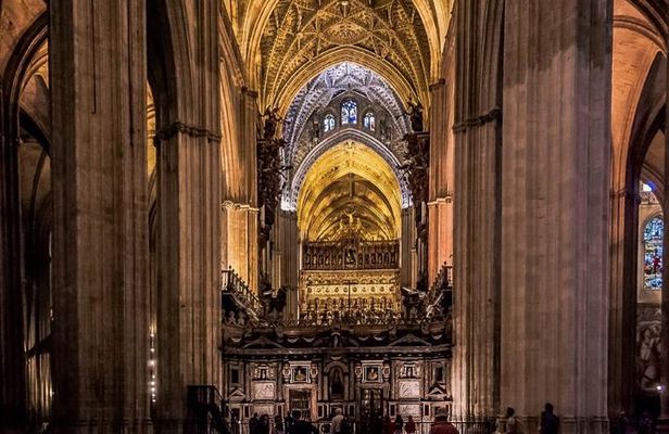 Essential Monumental Guided Tour in Seville