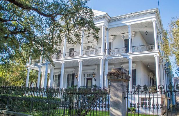 New Orleans Garden District History Walking Tour