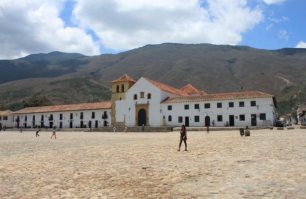 Discover Villa de Leyva, a colonial and historic town and enjoy the vineyard.