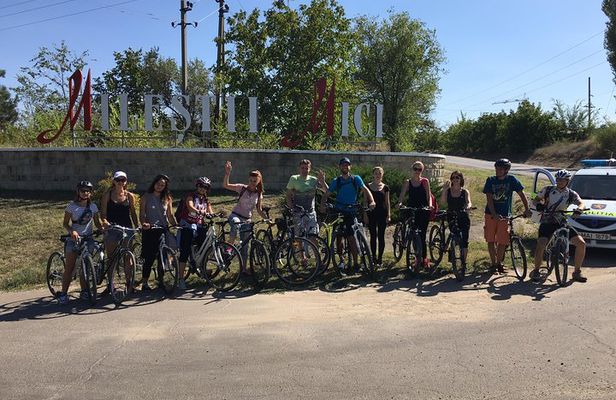Private Bike Tour to Milestii Mici Winery with wine tasting and lunch 
