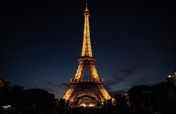 A Magical Evening in Paris With Locals: PRIVATE City Walking Tour