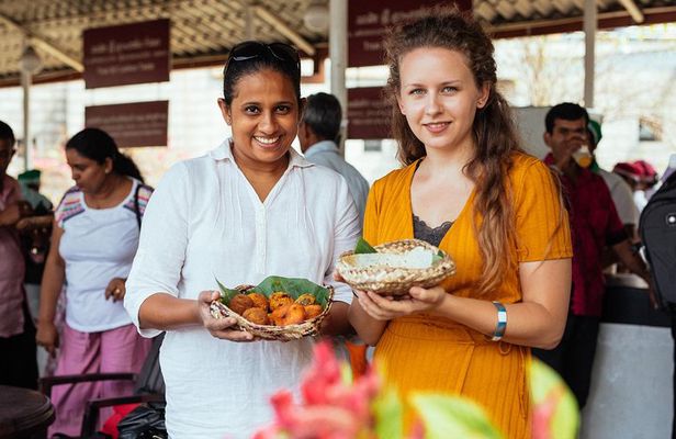 The 10 Tastings of Kandy With Locals: Private Street Food Tour