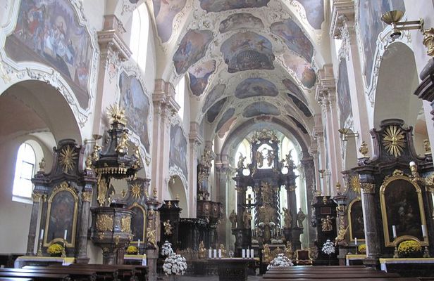Prague Old Town Tour with a Classical Concert