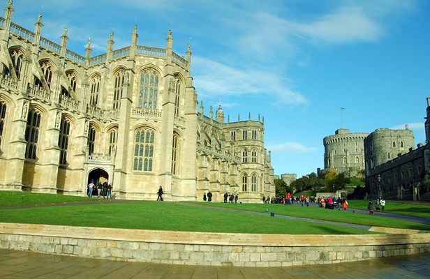 Windsor Castle Tour from London with Lunch or London Eye Upgrade