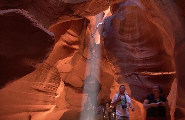 Antelope Slot Canyon and Horseshoe Bend Day Tour from Sedona