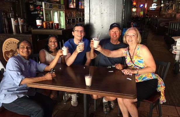 Music City Food, Drink, Sightseeing Walking Tour along Broadway