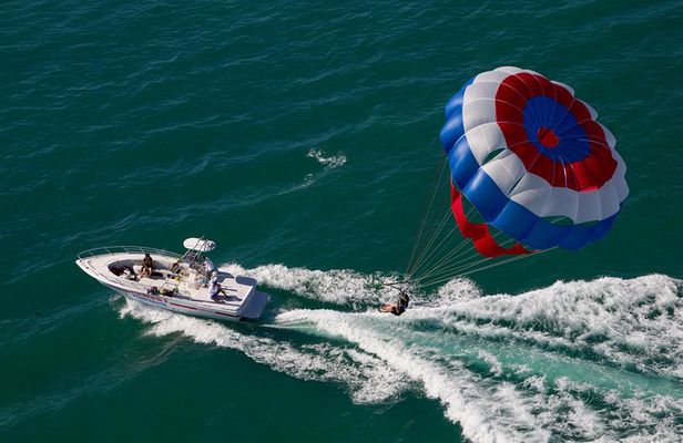 Parasailing in Key West at Smathers Beach