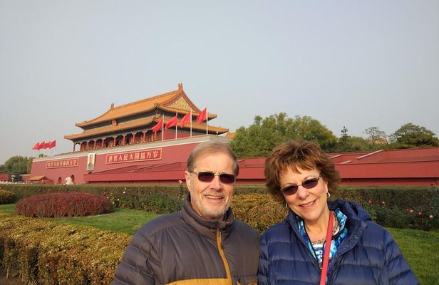 Private Day Tour to Tiananmen Square, Forbidden City and Hutong by Public Transportation