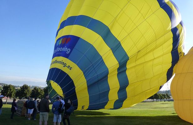 Balloon Ride over Catalonia with optional Pick-up from Barcelona