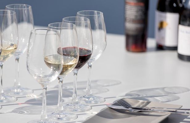 Small-Group Greek Food and Wine Tasting Tour in Santorini