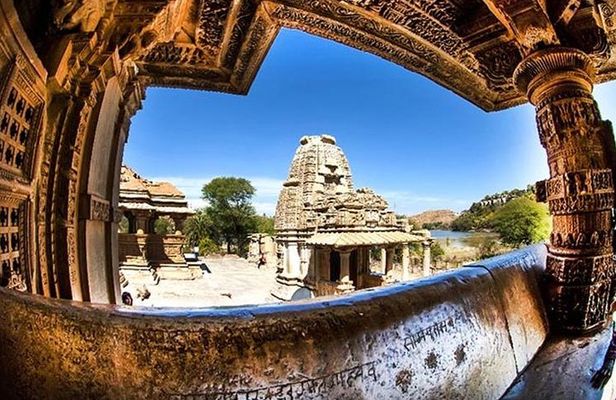 Half-Day Private Tour Saas-Bahu Temple and Eklingji Sightseeing