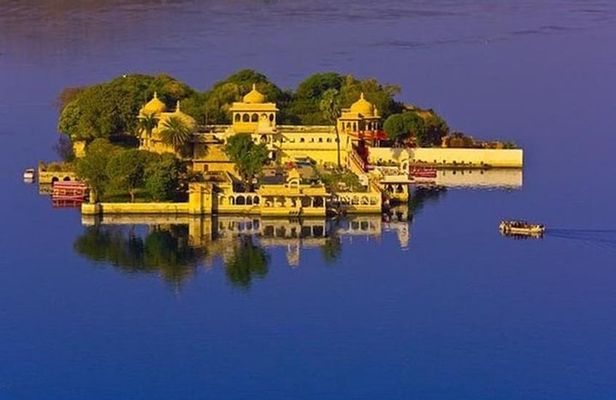 Udaipur in Half Day Sightseeing with guide and transfers