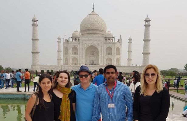 Private Day Tour of Taj Mahal with Old Agra Heritage Walk and Rickshaw Ride