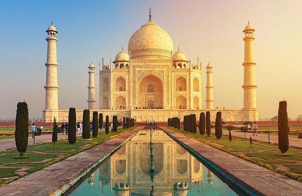 From Delhi: Taj Mahal Sunrise Tour and on return back Old Delhi Walking Tour
