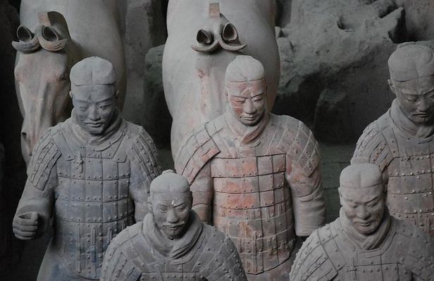 Xian Private Day Tour with Airport Transfer: Terracotta Warriors and City Wall