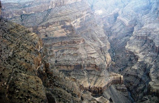 Private Tour: The Grand Canyon of Oman and Jebel Shams Day Trip