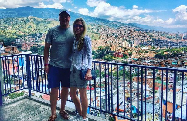 Private Half-Day Medellín Graffiti Tour Including Metrocable