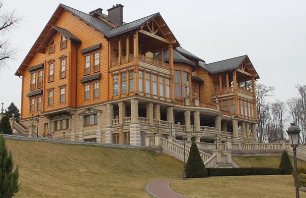 Private Tour Ukrainian President Yanukovych's Residence from Kyiv