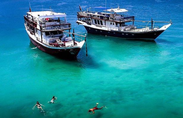 Full-Day Mussandam Cruise with Lunch Dibba