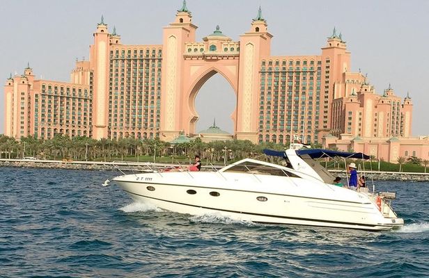 Private Luxury Everest Yacht Cruise from Dubai Marina