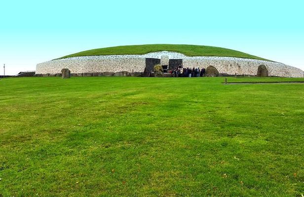 Day Trip from Dublin : New Grange , Knowth, Trim Castle and the Hill of Tara