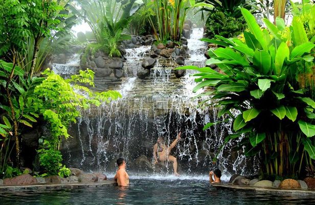 Arenal Volcano and Baldi Hot Springs Full Day Tour from San Jose