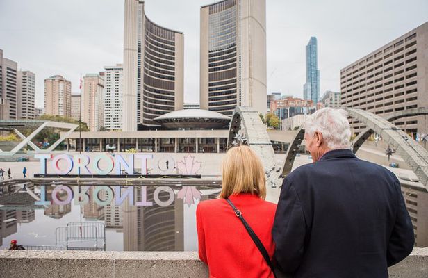 Private Tour: Personal Travel Photographer Tour in Toronto