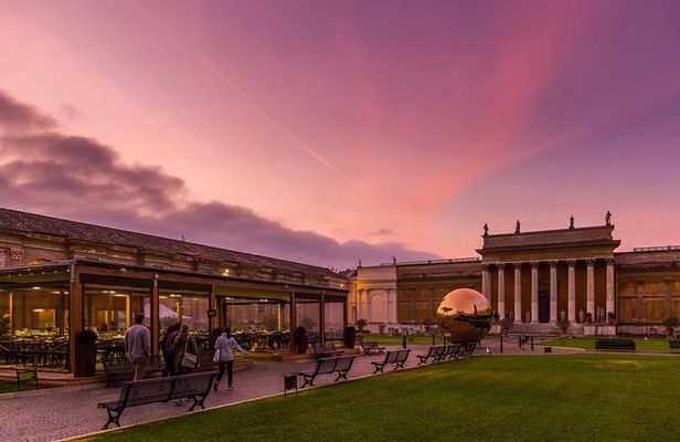 VIP Vatican Breakfast and Guided Tour with Sistine Chapel Access