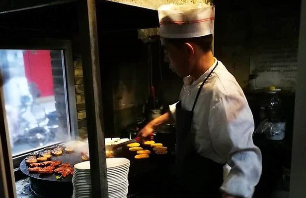 Authentic Old Beijing Hutong Food and Beer Private Tour