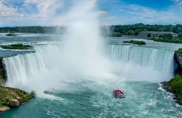 Small-Group Niagara Falls Day Tour from Toronto with Boat and Lunch Options