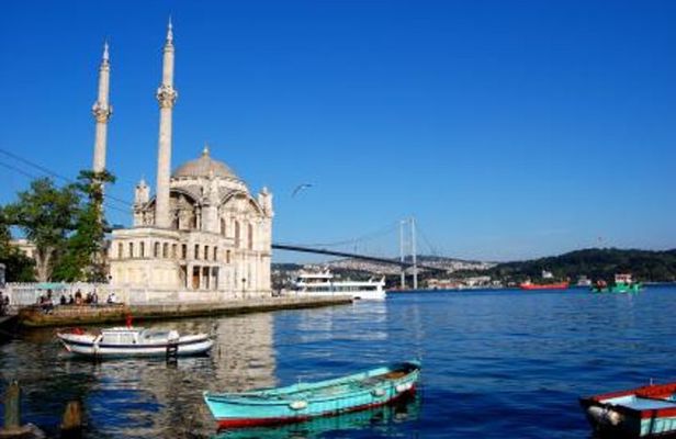Istanbul Shore Excursion: Small-Group Bosphorus Cruise and Istanbul Egyptian Bazaar