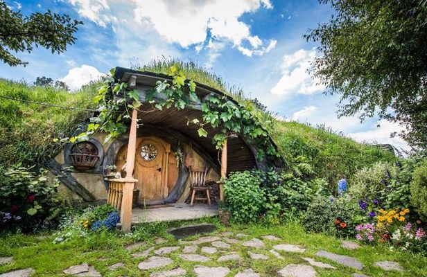 Hobbiton Movie Set Small Group Fully Guided Day Tour from Auckland