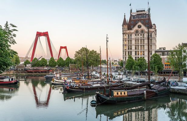 City Discovery Game in Rotterdam: Sights and Secrets