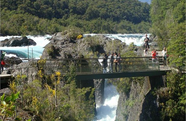 Full-Day Osorno Vulcano and Petrohue Falls Small-Group Tour