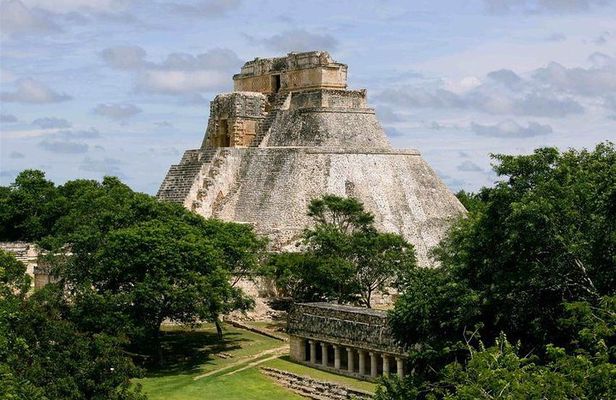 Private Tour: Uxmal & Hacienda Sotuta de Peon by Yucatan Concierge
