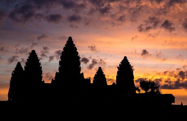 Angkor Wat Small-Group Sunrise Tour from Siem Reap