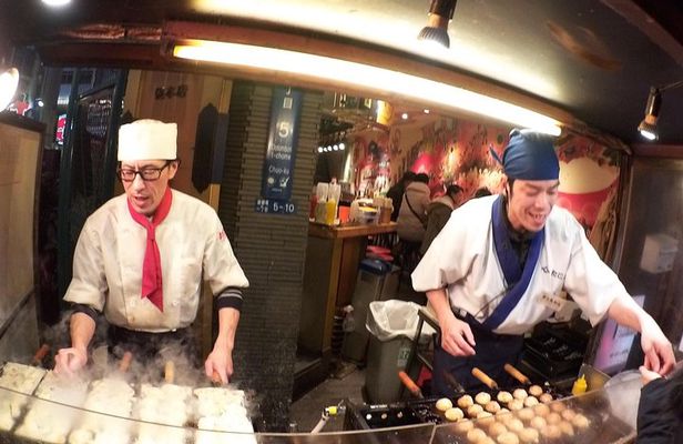 Evening Street Food Hopping Tour in Downtown Osaka