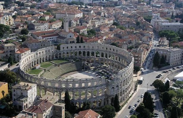 Day trip to Rovinj and Pula with lunch from Poreč