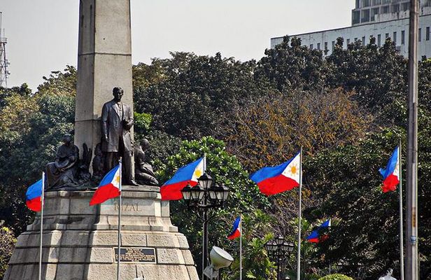 Manila Old and New: Sightseeing Tour Including Intramuros and Fort Santiago