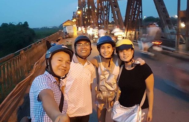 Private Hanoi Motorbike Sightseeing and Food Tour