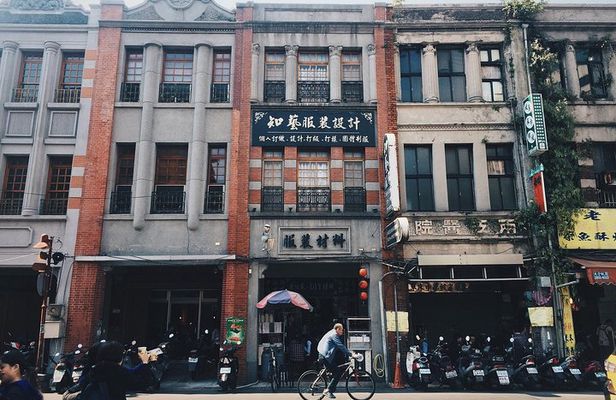 Private Longshan Temple and Dadaocheng Walking Tour