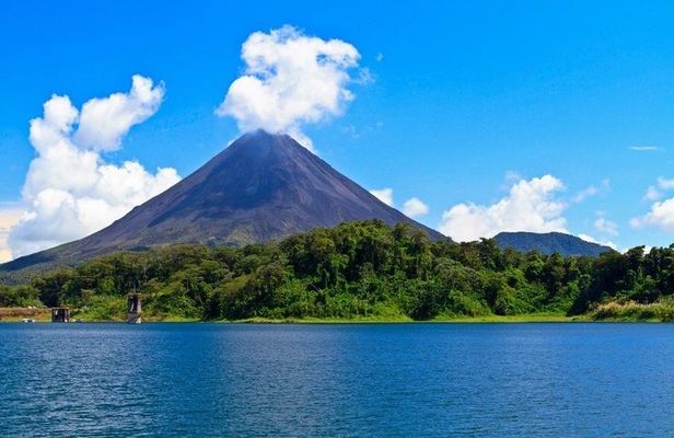 Arenal Volcano and Hot Springs Day Trip from Guanacaste