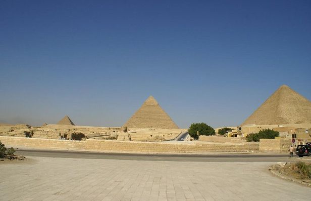 Layover day at The pyramids,Egyptian Museum and Khan ElKhalili Bazaar