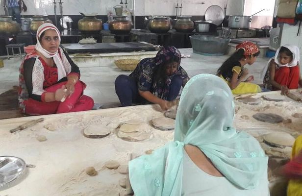 Salaam Baalak Trust City Walk and Volunteering at a Local Community Kitchen